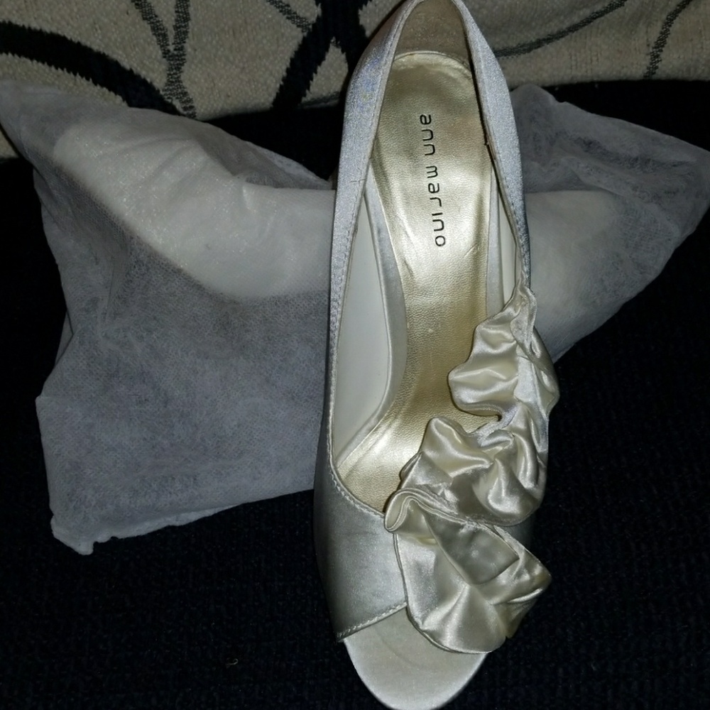 Shoes with cloth shoe bags included - Picture 4 of 6